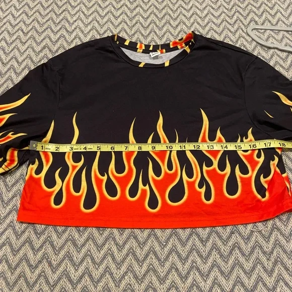 Flame Print Cropped Tee – Size Small - Picture 6 of 7